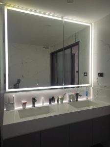 Gương LED hai đường lắp thực tế