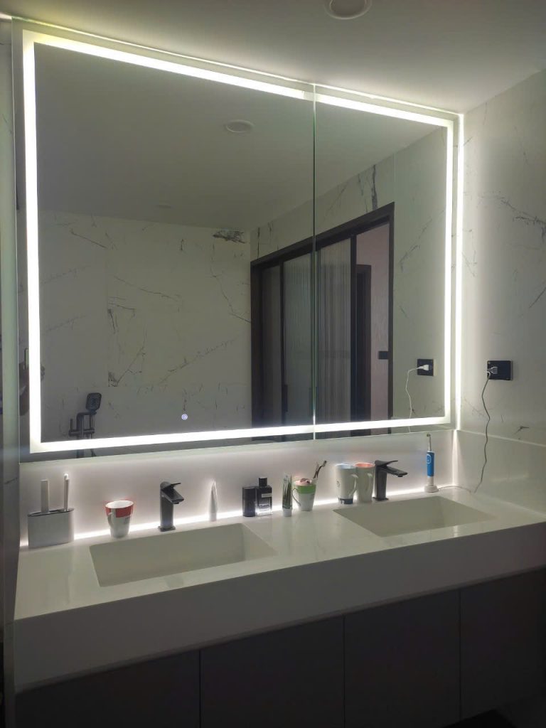 Gương LED hai đường lắp thực tế