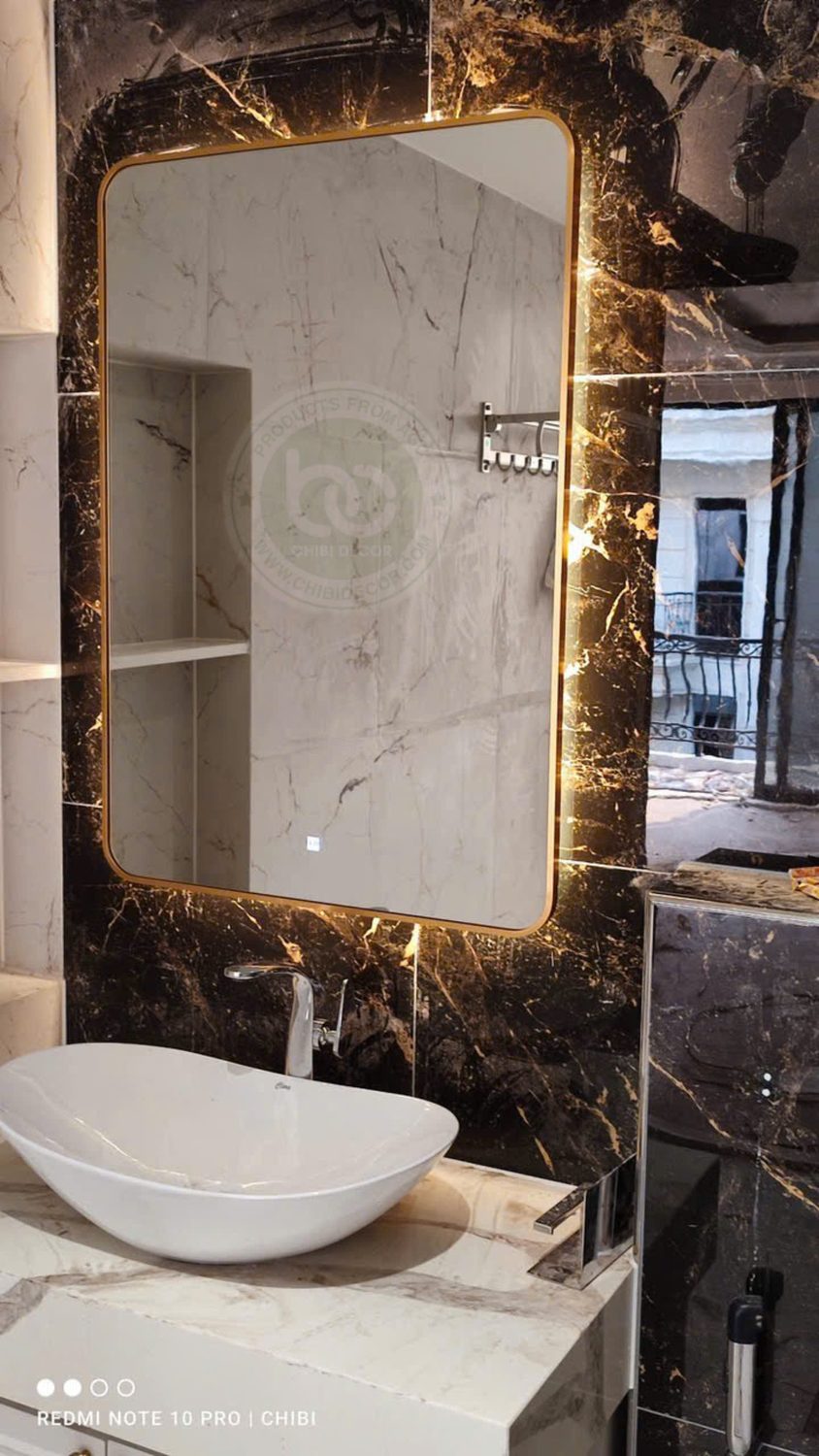 Gương khung tạo dáng riêng lắp thực tế