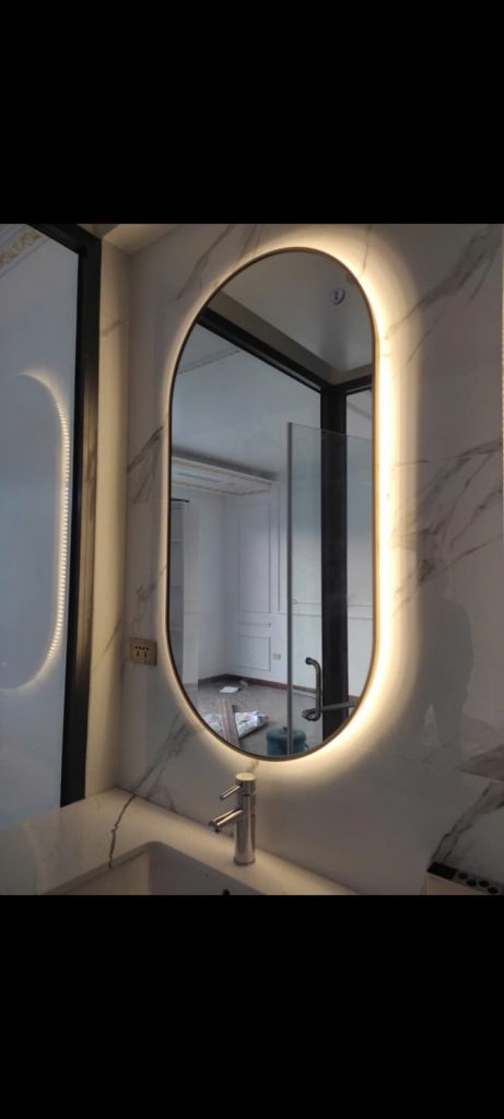 Gương LED dáng bo tròn hai đầu lắp thực tế