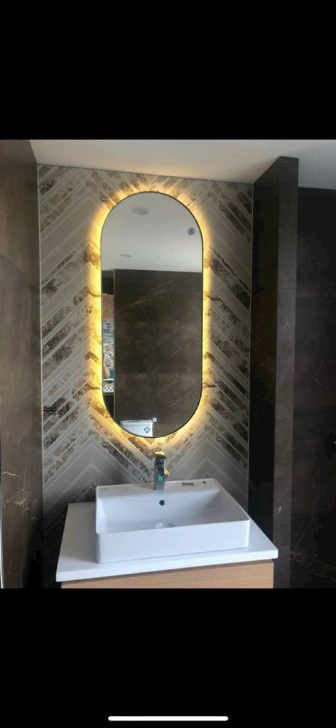 Gương LED dáng bo tròn hai đầu lắp thực tế