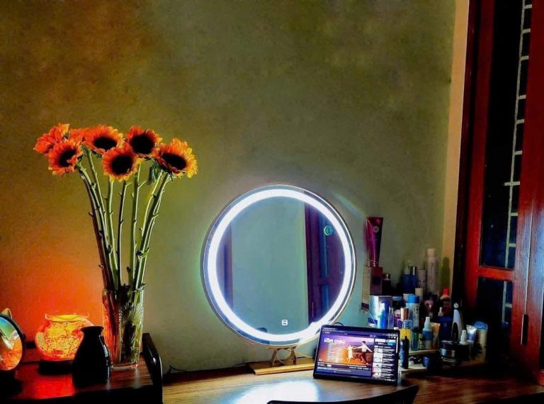 Gương LED tròn lắp thực tế